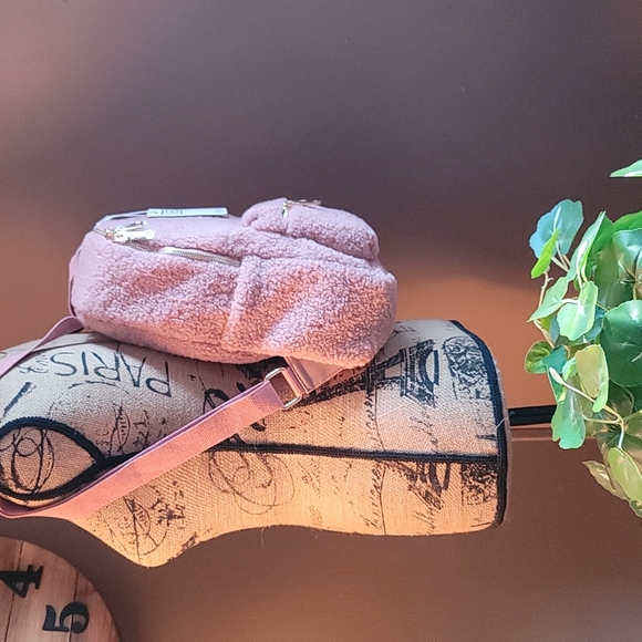 URBAN EXPRESSIONS Herdwick Pink Blush Faux Shearling Backpack - Picture 11 of 11